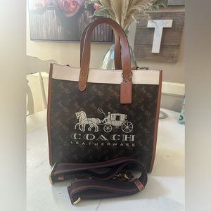Coach Horse and Carriage Field tote